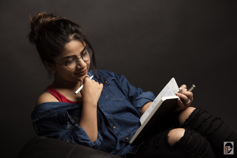 reading-glasses-girl